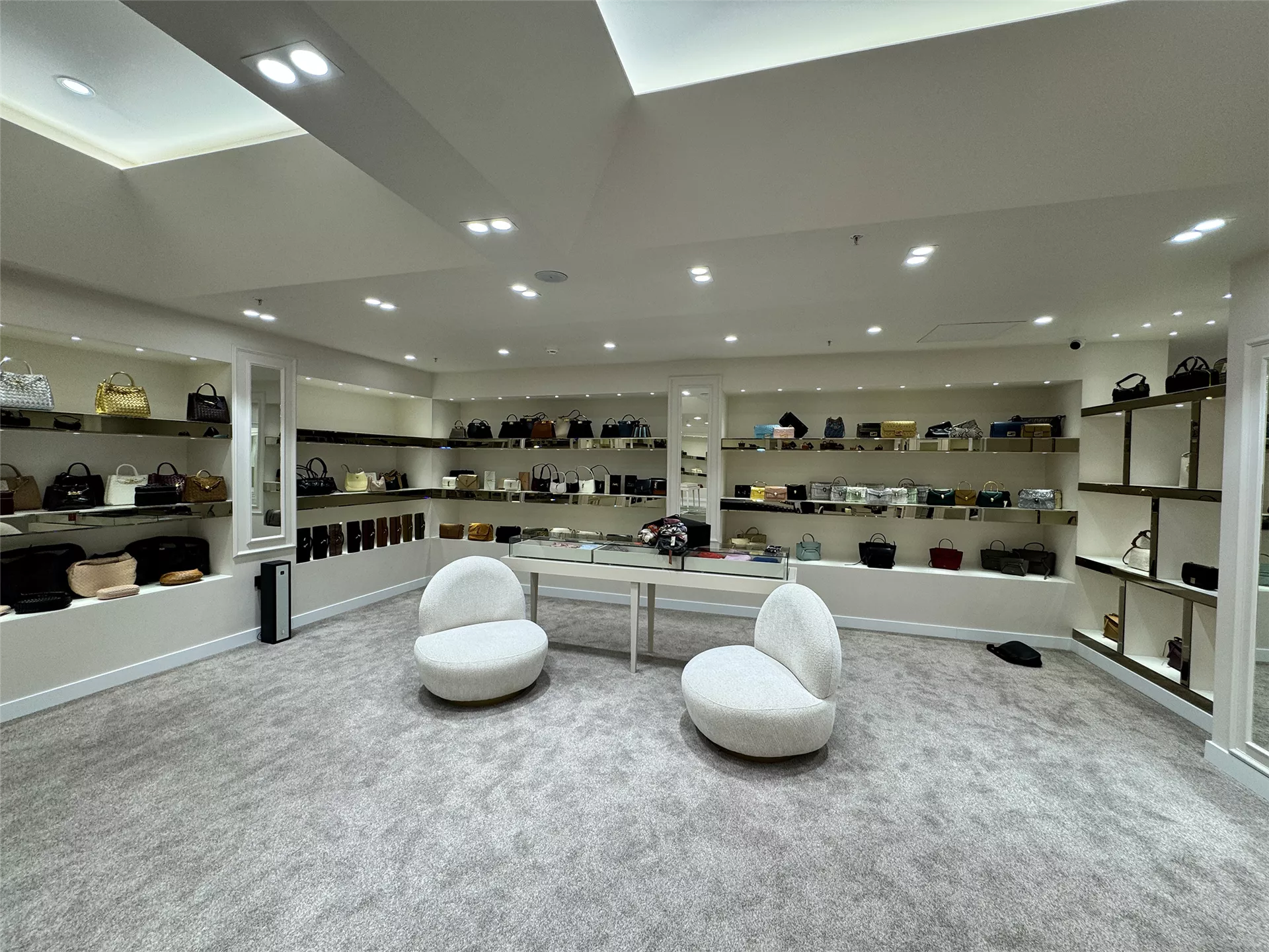 Glomora Luxury Club
